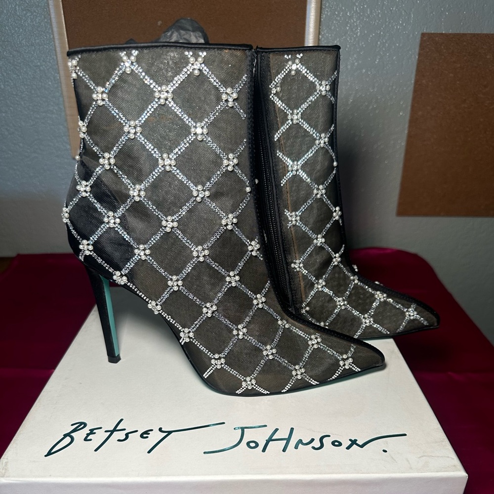🌪️Stiletto Booties🌪️